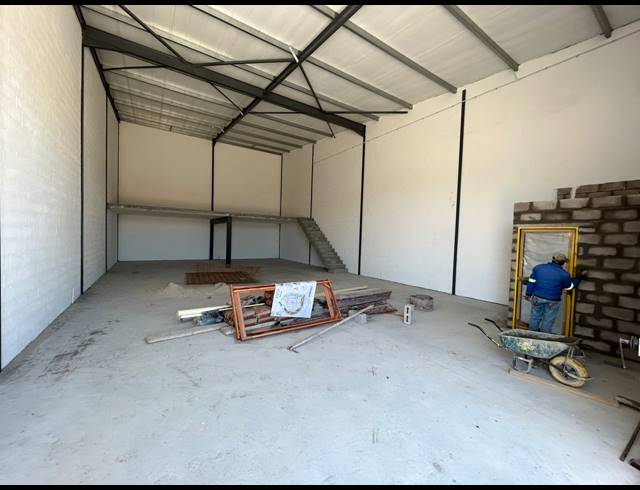 240M² WAREHOUSE TO LET IN FISANTEKRAAL